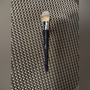 Dior Backstage Fluid Foundation Brush N°11